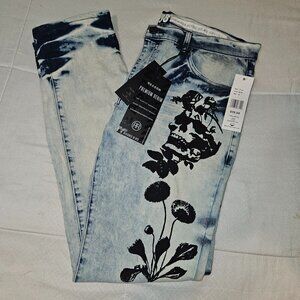 REASON Premium Men’s Graphic Denim Jeans – Light Wash – Size 38×32 –Hawk & Skull